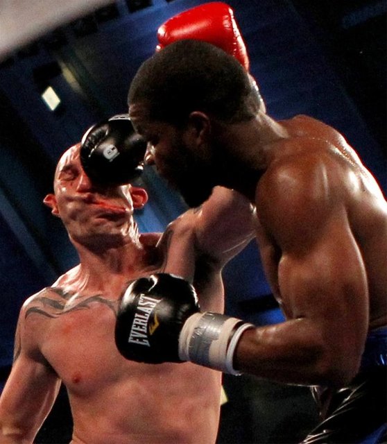 Nakavt kelimesinin aslında 'knock out'dur.