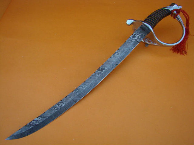 İddiaya serçe parmakla girilmesi, bir Asya kültürüdür. Serçe parmak günümüzün aksine en önemli uzuvdu (serçe parmaksız kılıç tutamazsınız). İddiayı kaybeden taraf serçe parmağını feda etmiş olurdu ve parmak kesilirdi.