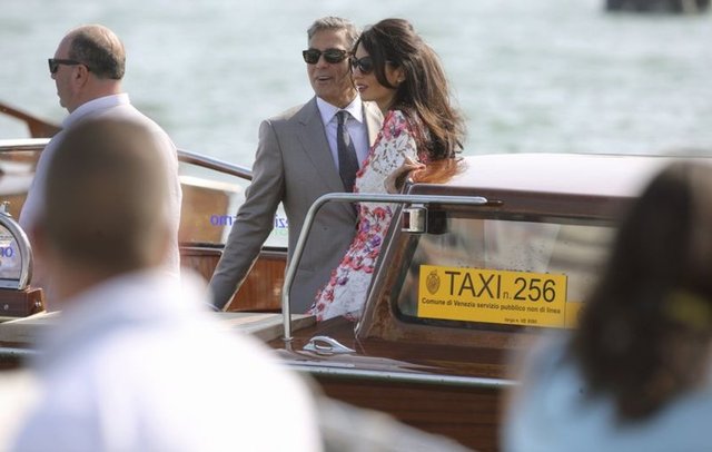 Çiftin resmi nikâhı ise  Ca Farsetti'de, eski Roma Belediye Başkanı Walter Veltroni tarafından kıyıldı. -