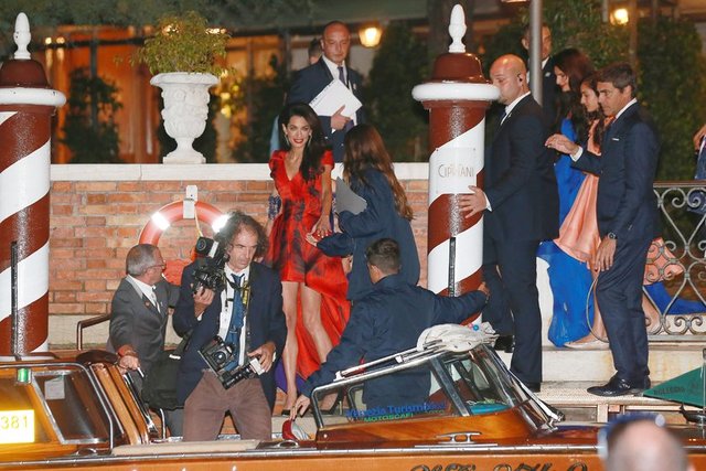 Bekarlığa veda  - Venedik'te dünyaevine girmeye hazırlanan çift dün gece beş yıldızlı bir otelde özel bir kutlama yemeği düzenledi.  -