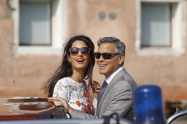 George Clooney ve Amal Alamuddin'in, Venedik'te üç gün üç gece süren düğününden ilk kareler yayınlandı.