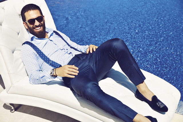 Yıldız futbolcunun 2 hafta önce de İdil Fırat ile yeni bir aşka yelken açtığı iddia edilmişti.