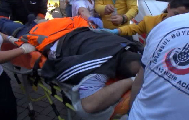 Ambulansa bindirilen yolcu, hastaneye sevk edildi.