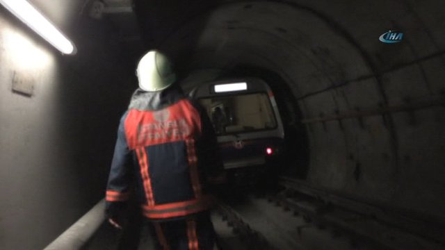 Seyrantepe - Sanayi Mahallesi arasında sefer yapan metroda henüz belirlenemeyen bir nedenle kaza meydana geldi.