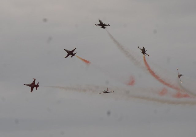 Bizim, diğer F-16 pilotlarından, uçağımızın da diğer F-16 uçaklarından hiçbir farkı yok. Bizler hem muharip F-16 pilotlarıyız hem harekatta uçuyoruz hem de gösteri yapıyoruz.