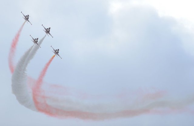 Hızlarının saatte 200 ila bin 200 kilometre arasında değiştiğini anlatan Günar, "Normalde F-16 için 200 kilometre hız, iniş ve kalkışta kullanılan hızdır.