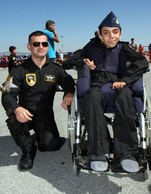 Çizgilerin bittiği sırt bölgemizde bir yıldızımız var. O yıldızın anlamı ise Türk Hava Kuvvetlerinin, 21'inci yüzyılda dünyanın yıldızı olacağı anlamına geliyor.