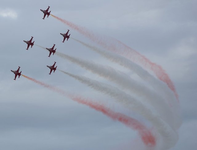 Ekipte yaklaşık bir yıldır bulunduğunu ifade eden Günar, "SOLOTÜRK'e girişim kendi isteğimle oldu. Ailemin desteği ve komutanlarımızın takdiriyle SOLOTÜRK gösteri pilotluğuna seçildim" dedi.