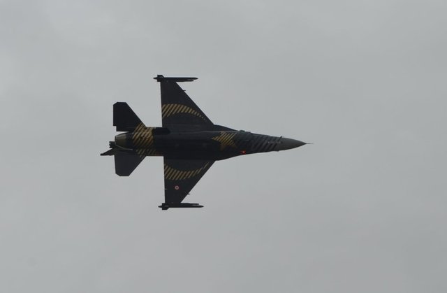 "Uçağın üzerindeki kesik kesik siyah çizgiler, Türk Hava Kuvvetlerinin, Türk Silahlı Kuvvetlerinin ne kadar doğru ve hızlı karar verdiğini temsil eder.