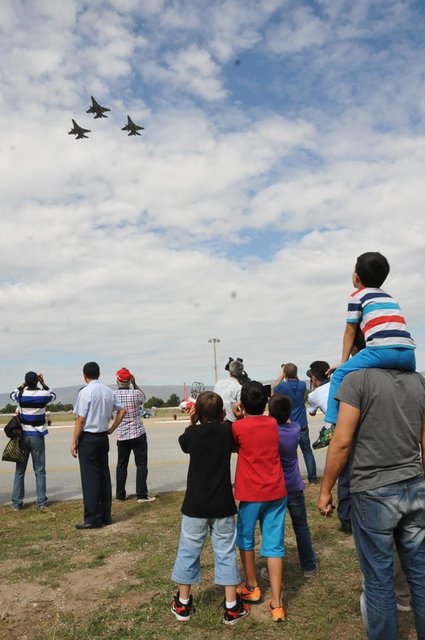 Bunun anlamı da ters durumlarda, kötü durumlarda, Allah korusun, Türk Hava Kuvvetlerinin, Türk halkının her zaman yanında olacağını gösteriyor."