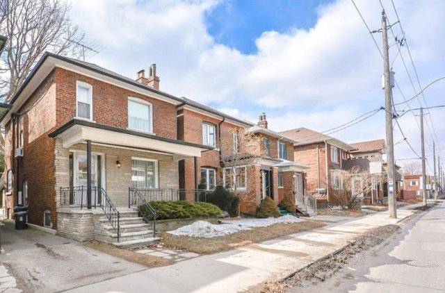 96 yaşındaki ev sahibi, 1950 ile 1960 yılları arasında dekore ettiği evini satışa çıkardı.