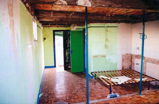 Christian Schallert'in Barcelona'da yaşadığı çatı katını görene kadar bekleyin.