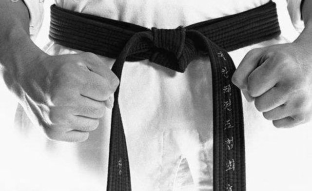 Karate kuşakları neden siyahtır? - Karatenin en prestijli kuşağı olarak bilinen siyah kuşak hakkında pek çok efsane var.