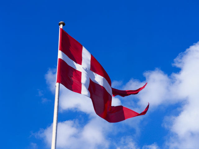 DANİMARKA  - Bölgeye yardım malzemesi gönderdi, Harekata 7 adet F-16 ile katılacak.