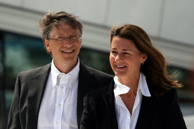 Bill - Melinda Gates   - SERVETİ: 85.7 milyar dolar  -