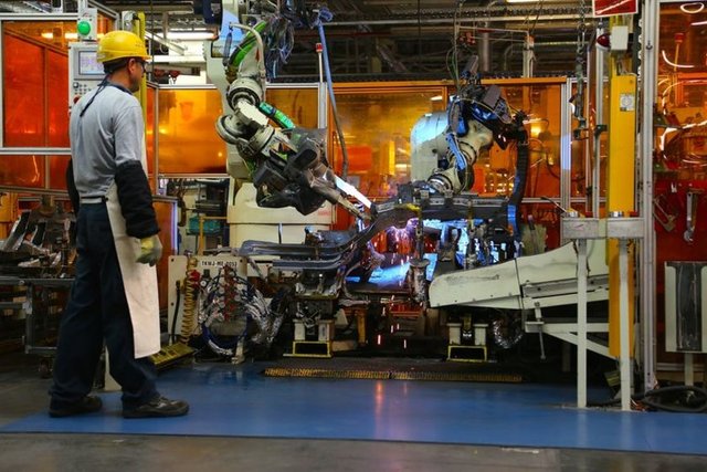 Bölümler arası parça transferlerinin robotlar yardımıyla yapıldığı bu bölümde basılan parçalar, kaynak fabrikasına gönderiliyor.