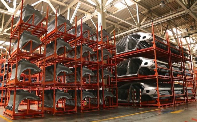 3 bin 500 spot kaynağının bulunduğu gövde, bin 200 metal parçanın birleştirilmesinin ardından boya fabrikasına gönderiliyor.