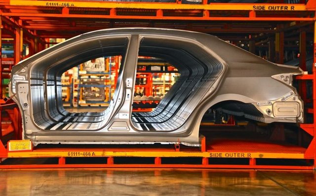 400 robotun kullanıldığı bu bölümde otomasyon seviyesi yüzde 74'e ulaşmış durumda bulunuyor.