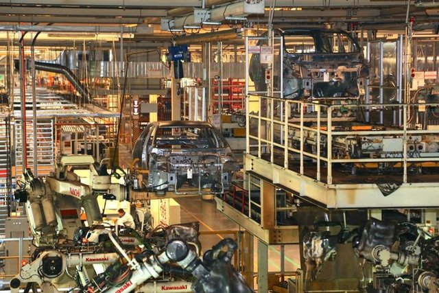 Dinamik analizler için araç performans kontrol hattına gönderilen otomobillerin tekerlek açıları, far ayarları, direksiyon mili, halatlı yolda ses kontrolü, motor, şanzıman ve fren performansları ve su sızdırmazlık kontrolü yapılıyor.