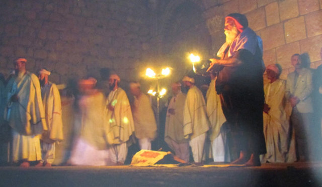 Ezidiler neye inanır, nasıl yaşar? IŞİD'den kaçarken neler yaşadılar? "Kara Kitap Kara Talih" kitabının yazarı Amed Gökçen açıkladı...