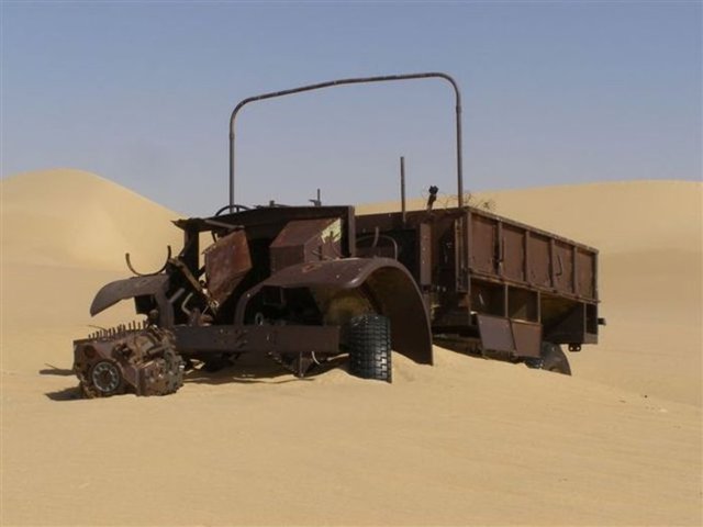 İşte zamanla paslanarak kullanılmaz hale gelen zırhlıdan kareler...