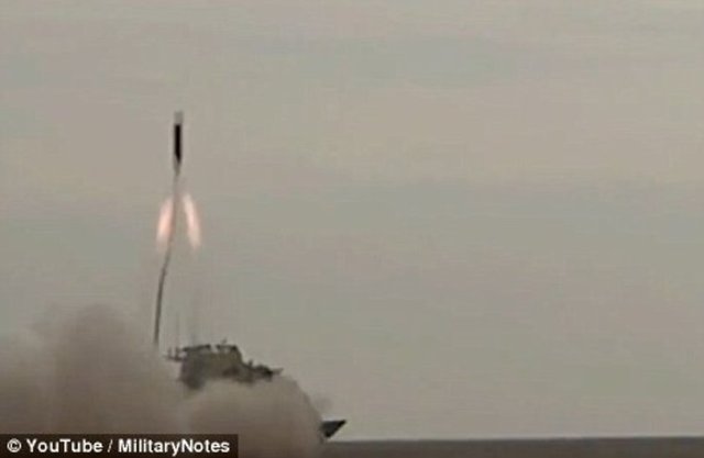 Üzerinde roket fırlatma düzeneği de bulunan araç, zıpkın benzeri Python roketleriyle 200 metre menzildeki mayınlı arazileri tehlikeye girmeden temizleyebiliyor.