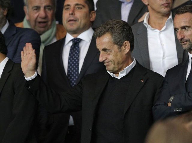 Karşılaşmayı futbol ve sanat dünyasından bir çok kişi izledi.