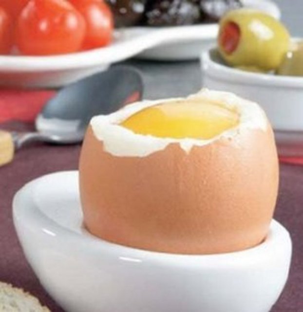 Yumurta kalbe zarar vermeyen gıda maddelerinden birisi. Diyet programlarında ise en çok yer verilen maddelerinden biri. İster omlet yapın, ister sadece beyazını kullanın her şekilde yumurta tok tutan bir besin.