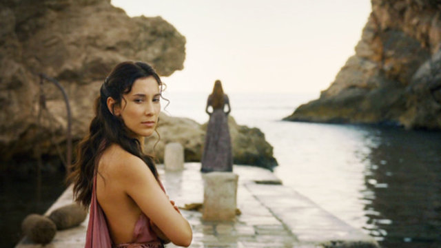 Ünlü yıldız takipçilerine şu açıklamayı yaptı: "Sevgili arkadaşlarım, sizin de fark ettiğiniz gibi bir süredir hesabımı kullanmıyorum. Nedeni ise bir sapığımın olması.