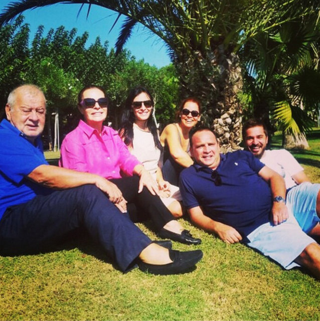 NESLİŞAH ALKOÇLARHayatımda, yanımda oldukları için şükrettiğim insanlar olsun... Dünyanin geri kalani başkalarının olsa da olur @ardaerel ne güzel söylemiş...