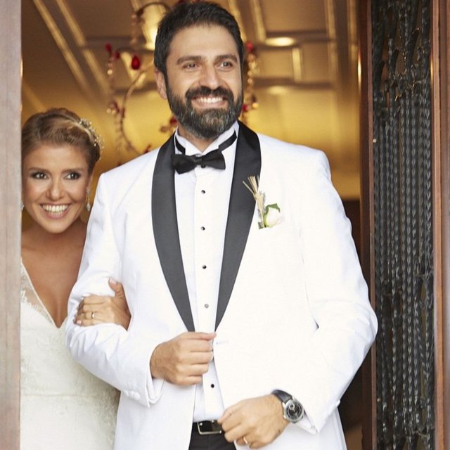 GÜLBEN ERGEN  - Mutluluğumuzu paylaşan tanıdık,tanımadık tüm dostlarımıza teşekkür ederiz. Samimiyeti doruk yapan temennilerinizi,dualarınızı sırtımıza aldık... Her gerçek seven gibi bizde güçlüyüz,sizlerle daha da çoğaldı gücümüz