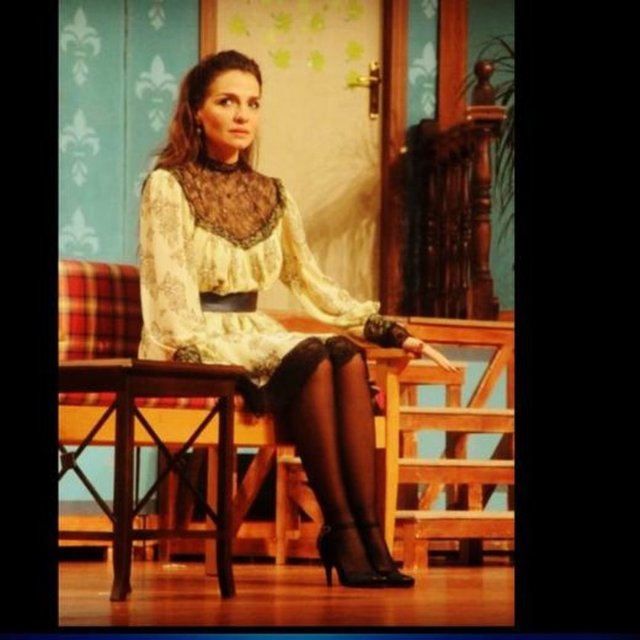 EBRU AKEL  - Sahnede olmak