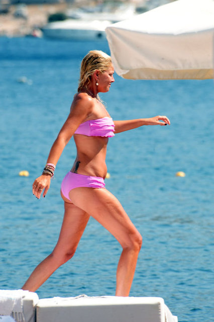 Programın sunucularından Duygu Çetinkaya ise Murat Aşık'ın kız arkadaşı Gökçen Paprika ve Tuğba Özerk'in tartıştığını söyledi; -