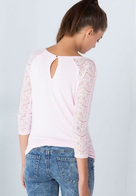 Bershka dantel kollu üst: 39.95TL -