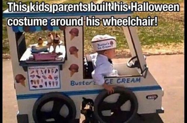 Tekerlekli sandalyeli miniğe Cadılar Bayramı için anne-babasından sürpriz.