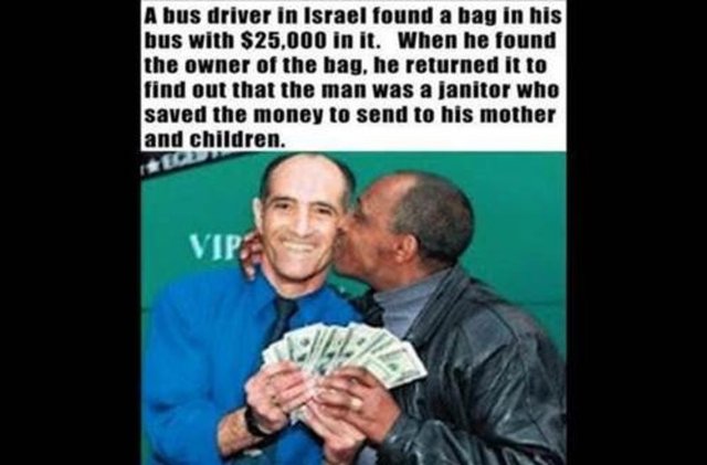 İsrail'de bir şoför, otobüste bırakılmış bir çantada 25 bin dolar buldu. Neyse ki çantanın sahibini de buldu. Paranın sahibi ise ailesine göndermek üzere para biriktiren bir kapıcı.