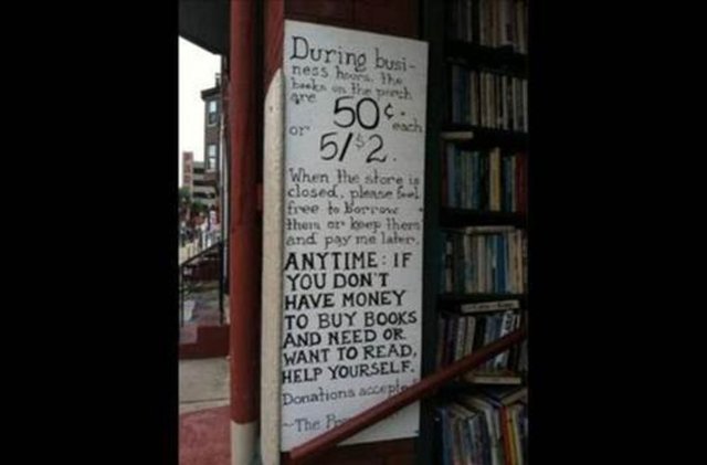 Bu dükkanda kitap almak-vermek serbest ve bedava.