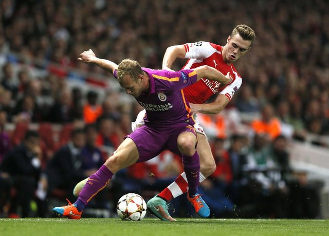 - - Mor forma aşkına Cimbom! -