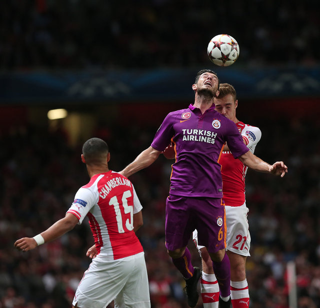 - - Selçuk İnan'ın 'Öpseler MOR forma giymem' diyerek maçtan affını talep ettiği iddia edildi!