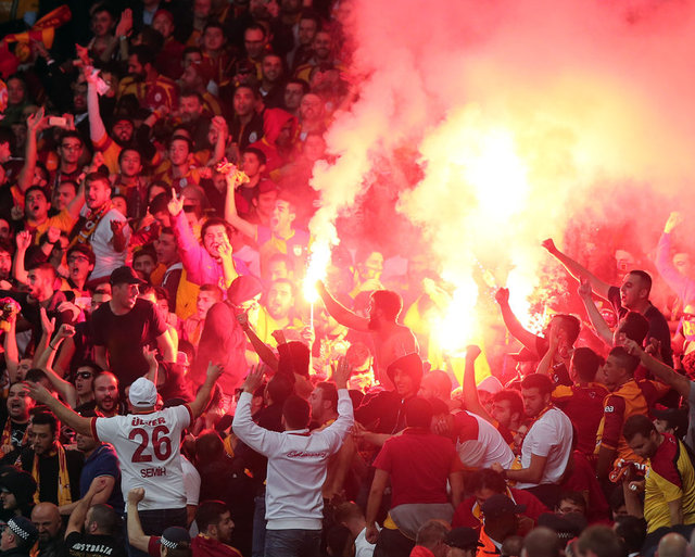 - Sahaya atılan meşaleler temizlendikte mücadele yeniden başladı.