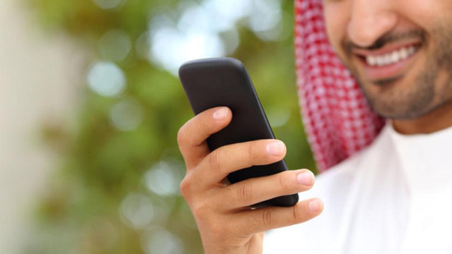 5- Suudi Arabistan'da yaşayan bir adam, kız kardeşinin nişanlısından başlık parası olarak kendisi için bir iPhone 6 istedi.