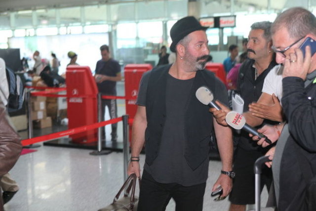 Ya manyak mıyım ben? Bindiğim dalı keser miyim? Ya pilot uçağın ayarlarıyla oynarsa?" yorumunu yaptı.