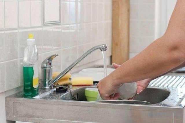 Bulaşık yıkarkan suyu açık bırakmayın.