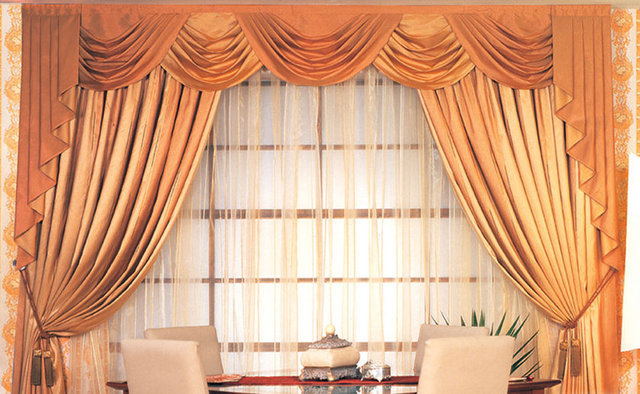 Sıcaklığın içeride kalması için geceleri perdelerinizin örtülü olması da büyük enerji tasarrufu sağlıyor.