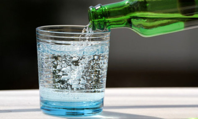 Gün içerisinde 1 bardak sade maden suyu tüketebilirsiniz.