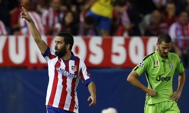 İspanya'da ilk kez iki önemli spor gazetesi kapaktan Arda'nın tam sayfa fotoğrafına yer vererek bir ilki gerçekleştirmiş oldu.