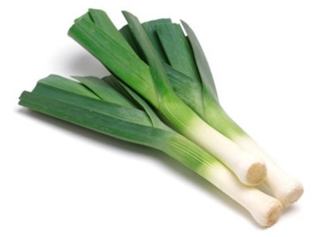 Cilt üzerindeki etkisi ise akne probleminin azalmasını sağlamasıdır. Pırasanın suyu ile temizlenen cilt, sivilceleri azaltır ve cildi canlandırır.