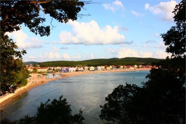 Kefken - Kerpe - Kefken ve Kerpe'ye İstanbul'dan özel araçlarınızla gidecekseniz otoyolu tercih ederek İzmit tünelinden sonra ulaşabilirsiniz. Otobüsle gitmek isteyenler Kandıra otobüsleriyle ulaşabilirler.