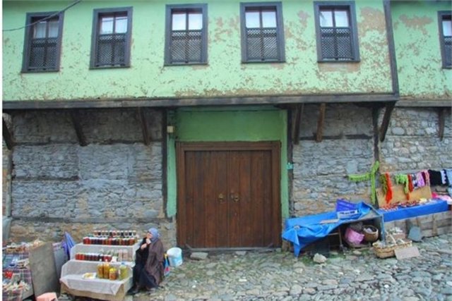 Cumalıkızık Köyü - Cumalıkızık'da yemek yenecek yerlerde oldukça bol. Burada köy kahvaltısıyla başlayan günü Cumalıkızık Köyü'ne has gözleme ve mantı ile sonlandırabilirsiniz.