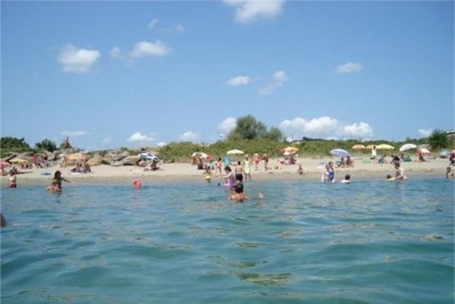 İğneada - Doğanın içinde huzurlu bir tatil geçirmek için uygun bir yer. İğneada'da bulunan Erikli, Mert, Hamam, Saka gölleri çevresinde gezilere katılabilir ve yeni yerler keşfedebilirsiniz.